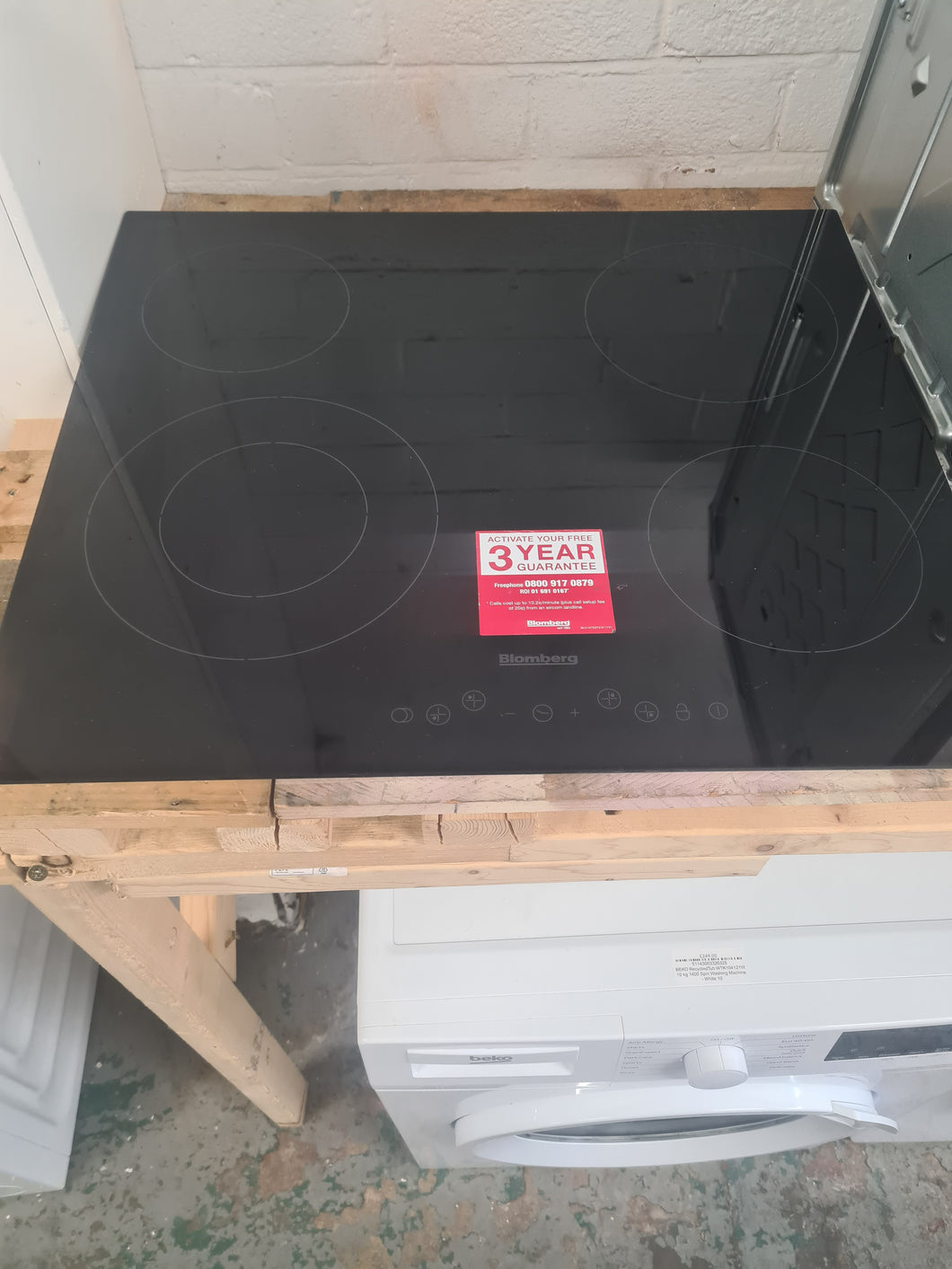 Beko MKN54212 58cm Ceramic Hob - Black 1